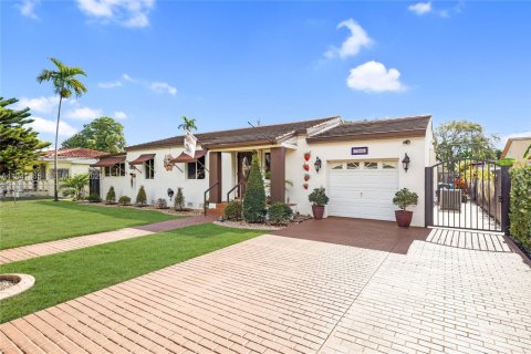 Casa en venta en Miami, Florida, 3 dormitorios, 162.76 m2 № 1999727 - foto 2