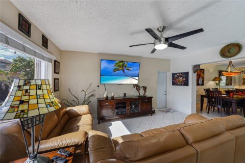 Casa en venta en Miami, Florida, 3 dormitorios, 162.76 m2 № 1999727 - foto 13