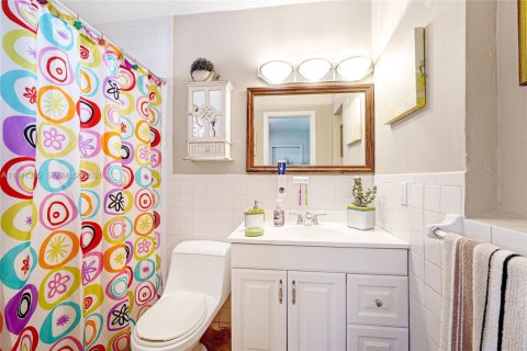 Casa en venta en Miami, Florida, 3 dormitorios, 162.76 m2 № 1999727 - foto 20