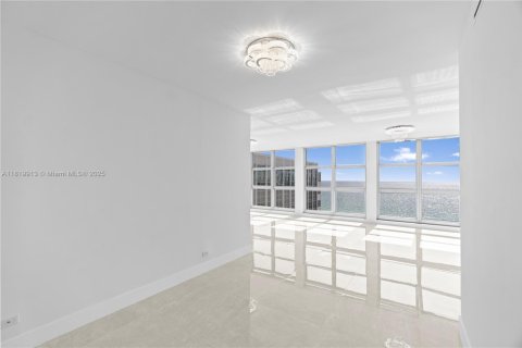 Condo in Miami Beach, Florida, 1 bedroom  № 1779092 - photo 8