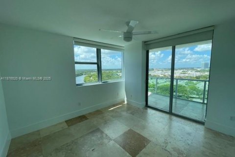 Condo in Sunrise, Florida, 3 bedrooms  № 1981490 - photo 11