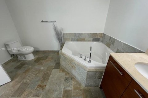 Condo in Sunrise, Florida, 3 bedrooms  № 1981490 - photo 6