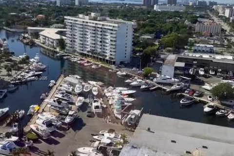 Condo in North Miami, Florida, 2 bedrooms  № 2031163