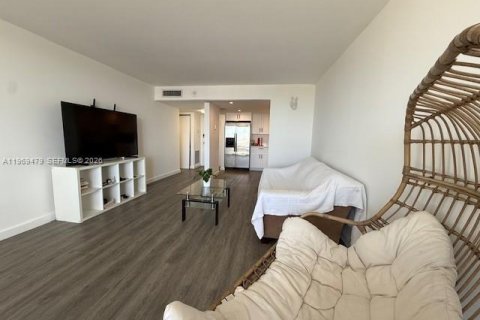 Condo in North Miami, Florida, 2 bedrooms  № 2031163 - photo 8