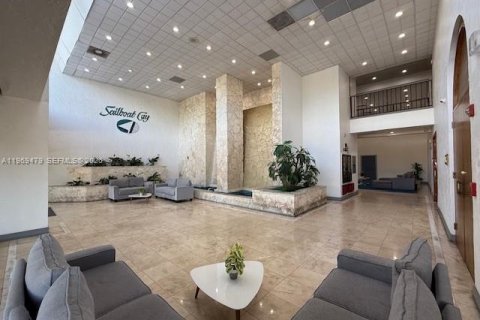 Condo in North Miami, Florida, 2 bedrooms  № 2031163 - photo 21