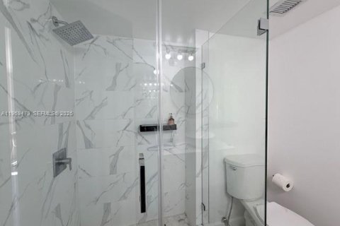 Condo in North Miami, Florida, 2 bedrooms  № 2031163 - photo 19