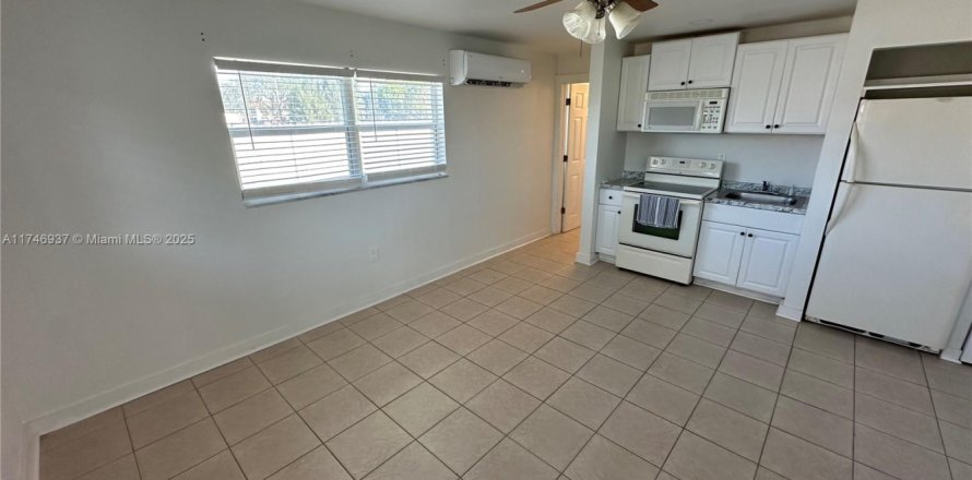 Студия в Кейп-Корал, Флорида № 1957894