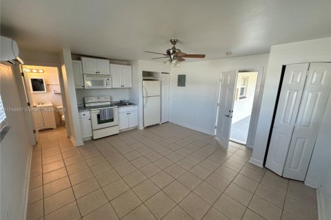 Снять в аренду виллу или дом в Кейп-Корал, Флорида № 1957894 - фото 2