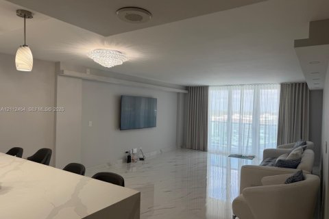 Copropriété à louer à Hollywood, Floride: 2 chambres, 119.94 m2 № 2432937 - photo 13