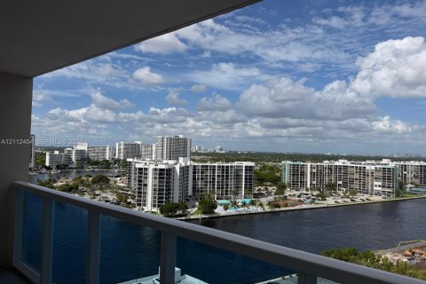 Copropriété à louer à Hollywood, Floride: 2 chambres, 119.94 m2 № 2432937 - photo 18