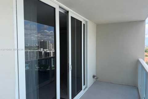 Copropriété à louer à Hollywood, Floride: 2 chambres, 119.94 m2 № 2432937 - photo 26