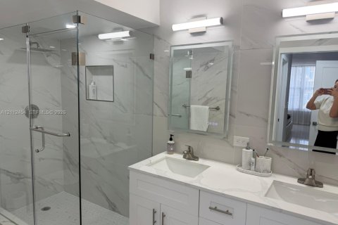 Copropriété à louer à Hollywood, Floride: 2 chambres, 119.94 m2 № 2432937 - photo 22