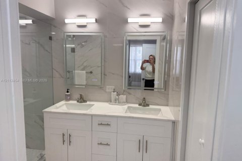 Copropriété à louer à Hollywood, Floride: 2 chambres, 119.94 m2 № 2432937 - photo 19