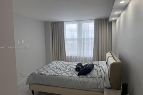 Copropriété à louer à Hollywood, Floride: 2 chambres, 119.94 m2 № 2432937 - photo 17