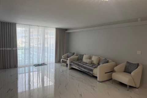 Copropriété à louer à Hollywood, Floride: 2 chambres, 119.94 m2 № 2432937 - photo 14