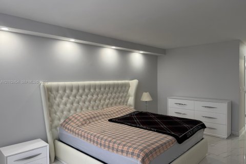 Copropriété à louer à Hollywood, Floride: 2 chambres, 119.94 m2 № 2432937 - photo 5