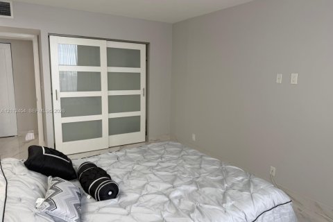 Copropriété à louer à Hollywood, Floride: 2 chambres, 119.94 m2 № 2432937 - photo 2