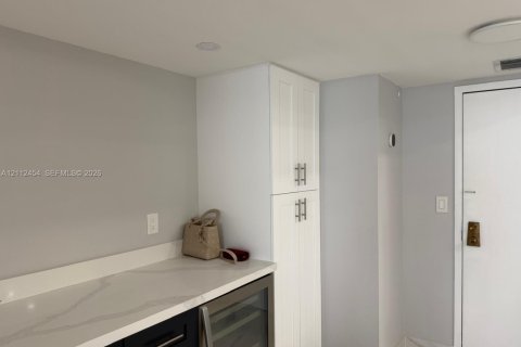 Copropriété à louer à Hollywood, Floride: 2 chambres, 119.94 m2 № 2432937 - photo 12