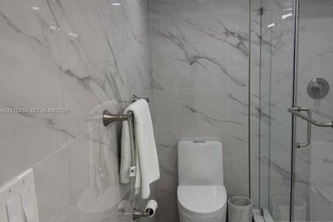 Copropriété à louer à Hollywood, Floride: 2 chambres, 119.94 m2 № 2432937 - photo 21