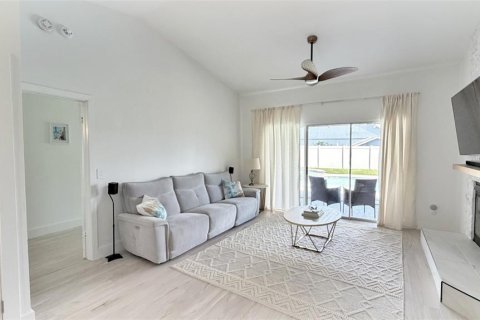 Villa ou maison à louer à Orlando, Floride: 4 chambres, 181.72 m2 № 2427502 - photo 6