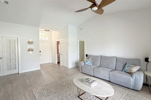 Villa ou maison à louer à Orlando, Floride: 4 chambres, 181.72 m2 № 2427502 - photo 9