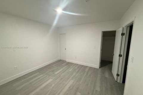 Снять в аренду виллу или дом в Майами, Флорида 1 спальня, 176.98м2, № 2056903 - фото 5