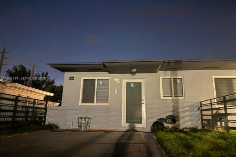 Дом в Майами, Флорида 1 спальня, 176.98м2 № 2056903