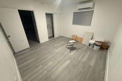 Снять в аренду виллу или дом в Майами, Флорида 1 спальня, 176.98м2, № 2056903 - фото 3