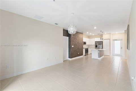 Copropriété à louer à Doral, Floride: 2 chambres, 104.42 m2 № 1950880 - photo 9