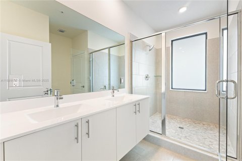 Copropriété à louer à Doral, Floride: 2 chambres, 104.42 m2 № 1950880 - photo 21