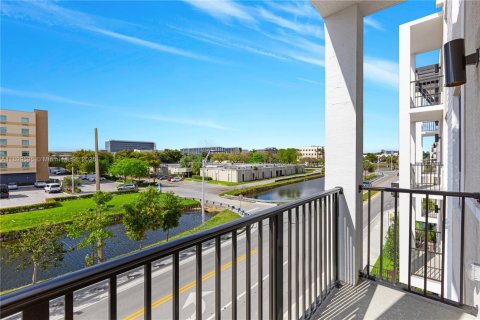 Copropriété à louer à Doral, Floride: 2 chambres, 104.42 m2 № 1950880 - photo 1