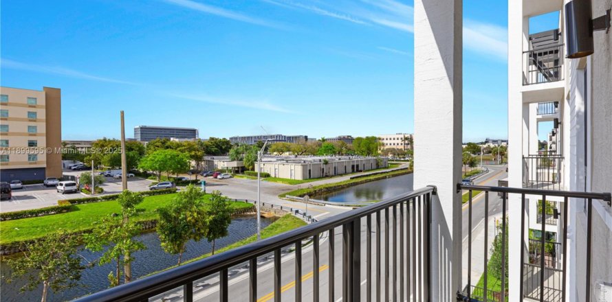 Condo à Doral, Floride, 2 chambres  № 1950880