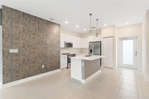 Copropriété à louer à Doral, Floride: 2 chambres, 104.42 m2 № 1950880 - photo 2