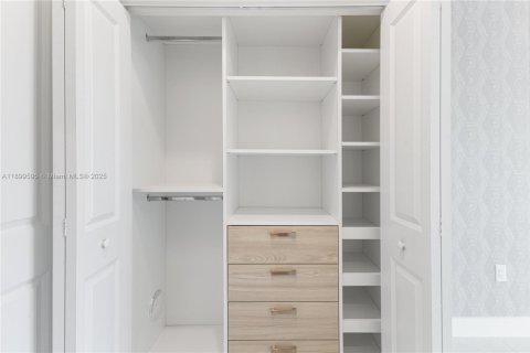 Copropriété à louer à Doral, Floride: 2 chambres, 104.42 m2 № 1950880 - photo 13