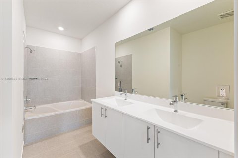 Copropriété à louer à Doral, Floride: 2 chambres, 104.42 m2 № 1950880 - photo 15