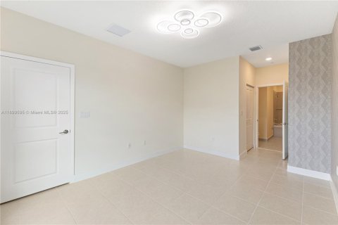 Copropriété à louer à Doral, Floride: 2 chambres, 104.42 m2 № 1950880 - photo 16