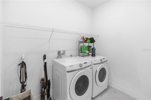 Casa en venta en Deltona, Florida, 4 dormitorios, 191.38 m2 № 2155693 - foto 27