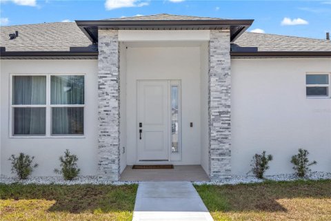 Casa en venta en Deltona, Florida, 4 dormitorios, 191.38 m2 № 2155693 - foto 3