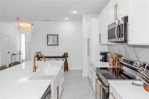 Casa en venta en Deltona, Florida, 4 dormitorios, 191.38 m2 № 2155693 - foto 7