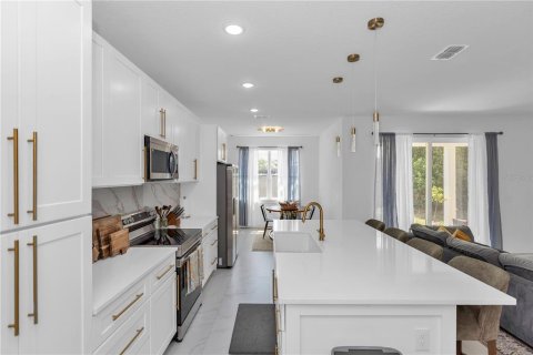 Casa en venta en Deltona, Florida, 4 dormitorios, 191.38 m2 № 2155693 - foto 8