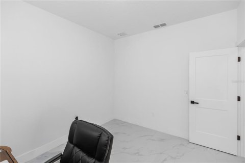 Casa en venta en Deltona, Florida, 4 dormitorios, 191.38 m2 № 2155693 - foto 16