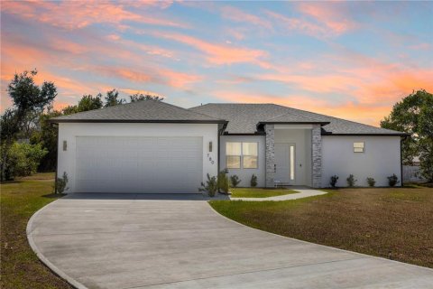 Casa en Deltona, Florida 4 dormitorios, 191.38 m2 № 2155693