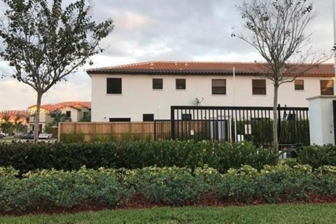 Touwnhouse à louer à Miami, Floride: 4 chambres, 163.23 m2 № 2401977 - photo 3