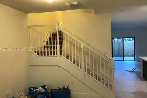 Touwnhouse à louer à Miami, Floride: 4 chambres, 163.23 m2 № 2401977 - photo 8