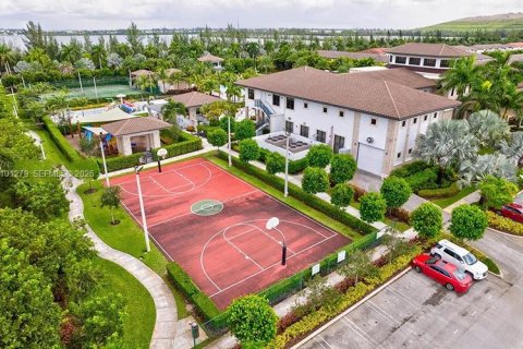 Touwnhouse à louer à Miami, Floride: 4 chambres, 163.23 m2 № 2401977 - photo 13