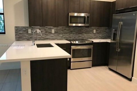Touwnhouse à louer à Miami, Floride: 4 chambres, 163.23 m2 № 2401977 - photo 6