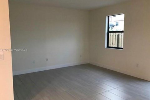 Touwnhouse à louer à Miami, Floride: 4 chambres, 163.23 m2 № 2401977 - photo 9