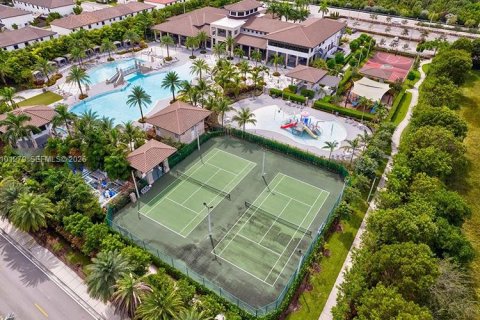 Touwnhouse à louer à Miami, Floride: 4 chambres, 163.23 m2 № 2401977 - photo 15