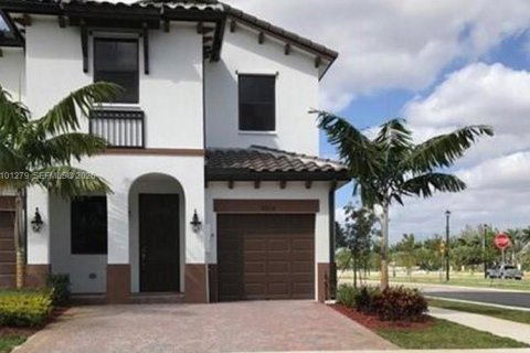 Touwnhouse à Miami, Floride 4 chambres, 163.23 m2 № 2401977