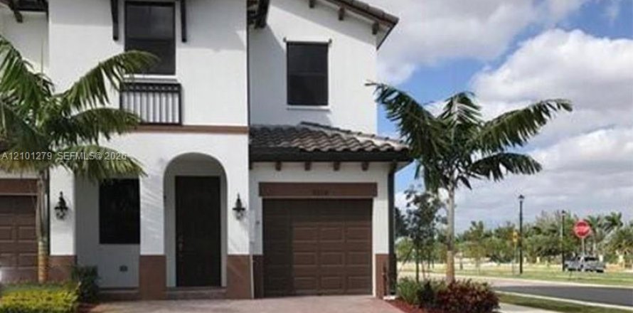 Touwnhouse à Miami, Floride 4 chambres, 163.23 m2 № 2401977